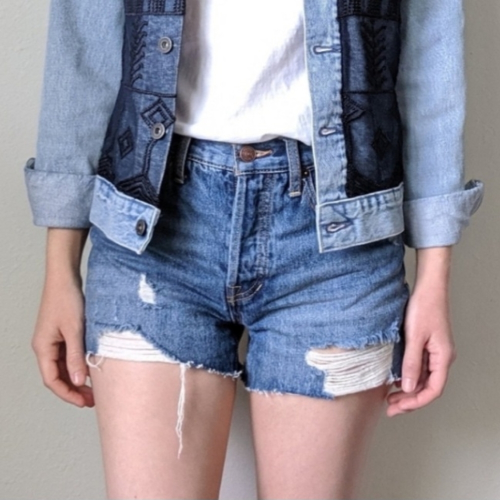 We the Free distressed mid rise jean shorts - Size 25